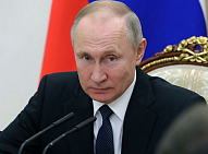 Путин поручил начать выплаты помощи имеющим право на маткапитал семьям